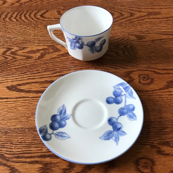 Tiffany & Co Nature Teacup Saucer Set White Blue Blueberry China RARE - Picture 3 of 10
